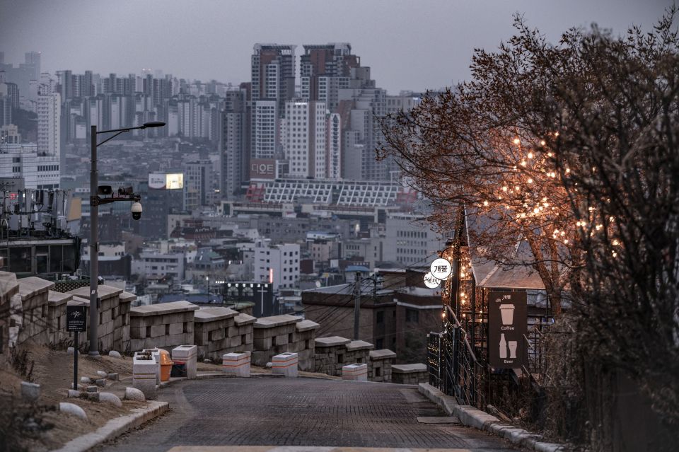 Seoul: Nighttime Hidden Gems Walking Tour - The guides make it click: Leah, Jessica, Ethan, and the rest of the cast