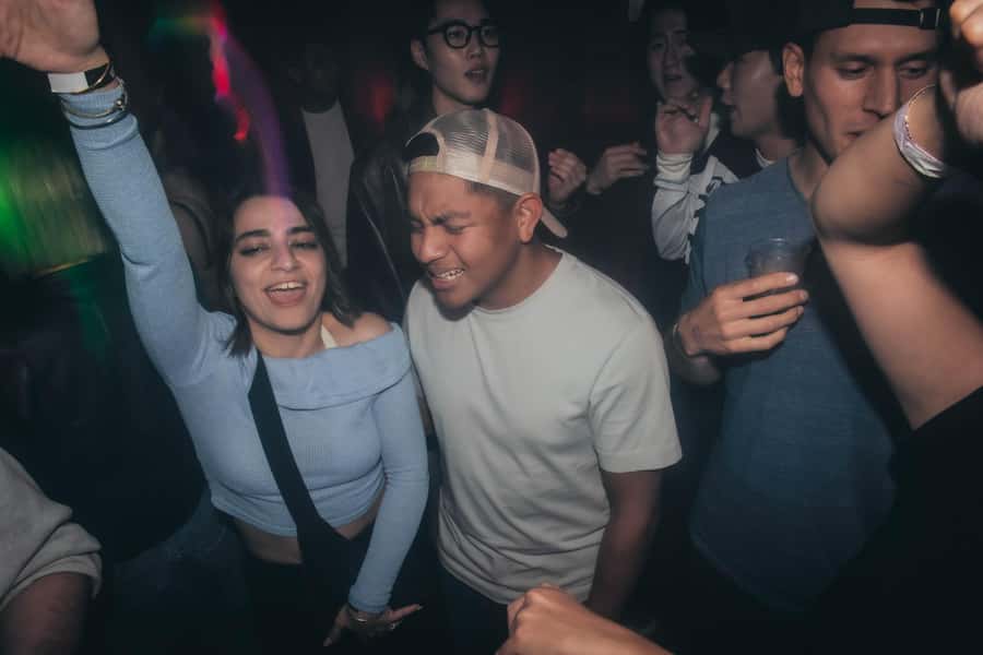 Seoul: Premium Pub Crawl with Open Bottles - Dress Code and ID Rules You’ll Want to Follow