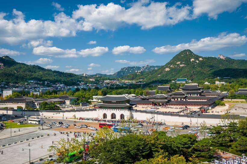 Seoul: Private Car Tour with Licensed Professional Guide - How the private car + guide setup works in Seoul