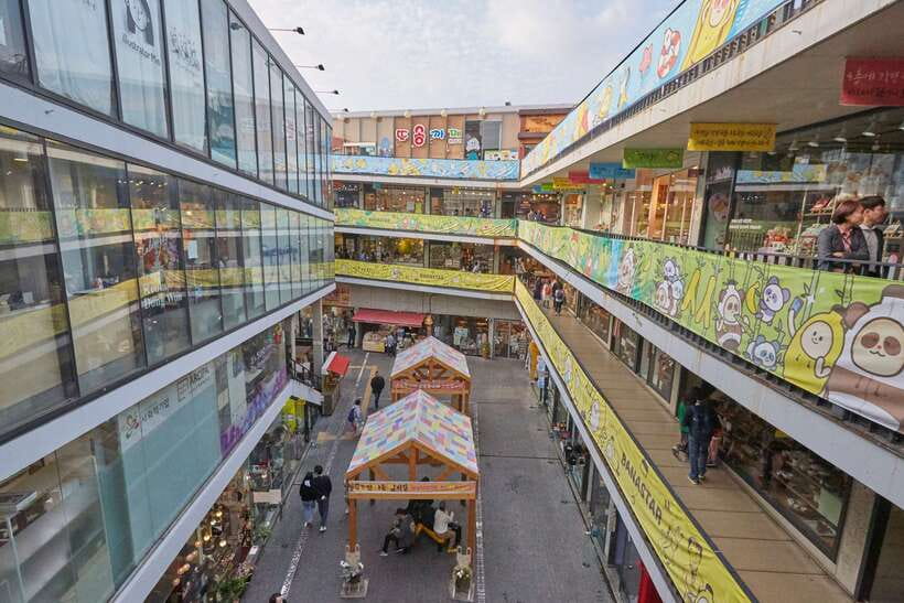 Seoul: Private Car Tour with Licensed Professional Guide - Insadong Antique Alley: arts, crafts, and an easy wander