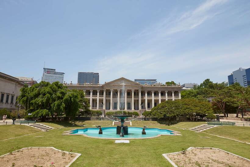 Seoul: Private Car Tour with Licensed Professional Guide - Namsangol Hanok Village and Sungnyemun Gate: old Seoul, readable