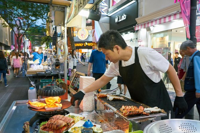 Seoul Private Food Tours with a Local Foodie: 100% Personalized - Sindang-dong tteokbokki town: the 6 to 8 street food moment