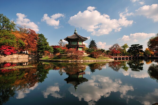Seoul Private Tour Gyeongbok Palace Bukchon and Gwangjang Market - Bukchon Hanok Village: short visit, strong photo payoff