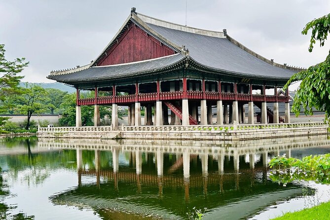 Seoul Private Tour with hidden gem of Seoul - Gyeongbokgung Palace and hanbok time (or Changdeokgung on Tuesdays)