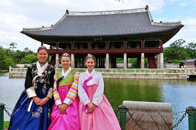 Seoul Private Tour with hidden gem of Seoul - Bukchon Hanok Village: Joseon-era homes still used today