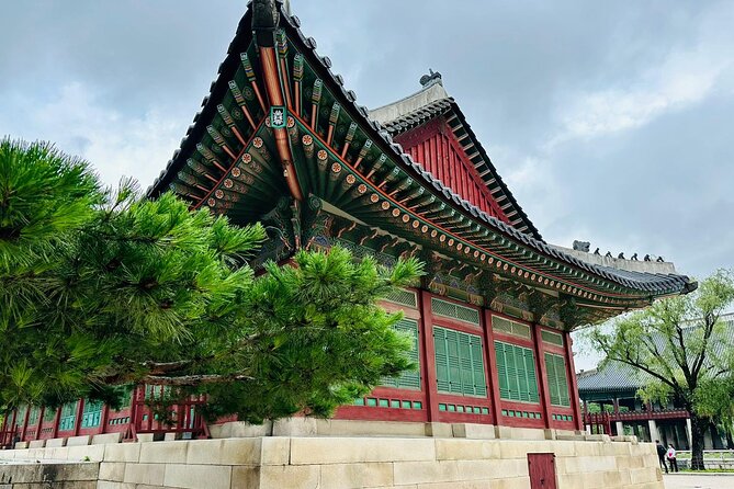 Seoul Private Tour with hidden gem of Seoul - Kwangjang Market: real Korean food culture, from classics to bold choices