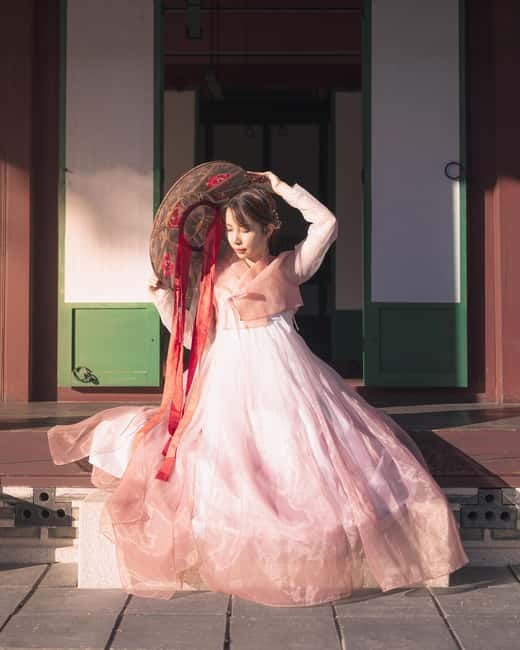 Seoul: Professional Hanbok Photography at Gyeongbok Palace - Posing Gets Easy When Someone Directs You