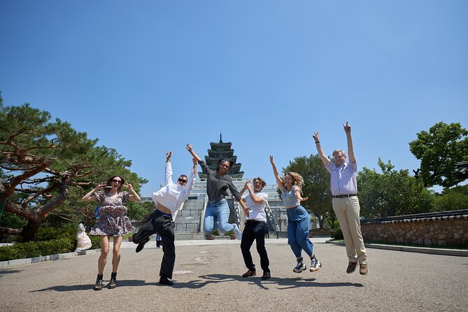 Seoul Royal Palace,Bukchon Hanok Village & Gwangjang Market Feast - Cheongha Korean Ginseng Center: Free, Fast, and a Little Controversial