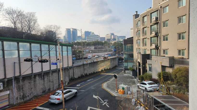 Seoul: Services of a Local for a Day (Paperwork/Tour/Fun) - When You Want K-Pop Stops: YG Building and YG Cafe