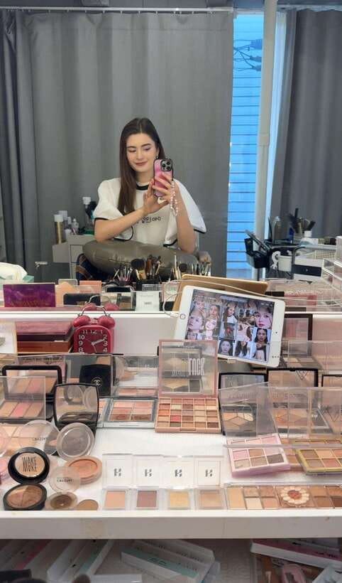 Seoul: Sihyunhada Photo, Personal Color, Makeup&Hair TOUR - How This Tour Works from Hapjeong Station to Your Appointment