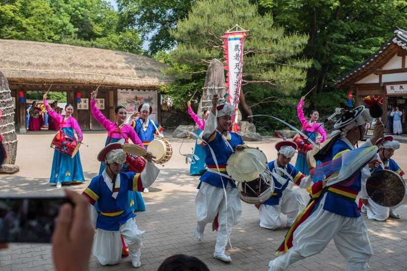 Seoul: Suwon Hwaseong, Folk Village, & Starfield Library - A driver-guide day that actually moves: timing, pacing, and group comfort