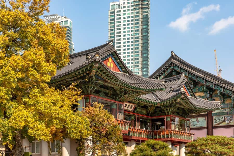 Seoul: Temple & Starfield COEX Mall Gourmet Tour in Gangnam - Gangnam at night: temple views plus COEX glamour in one evening