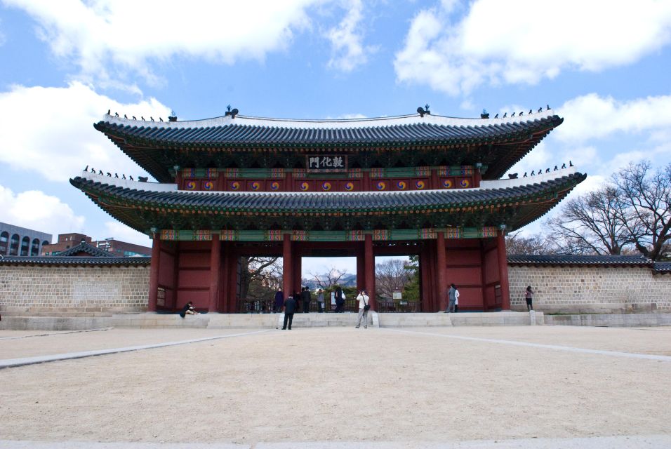 Seoul: UNESCO Sites tour: Palace, Shrine & Bukchon Village - Changdeokgung Palace: seeing 600 years of royal design in the gardens