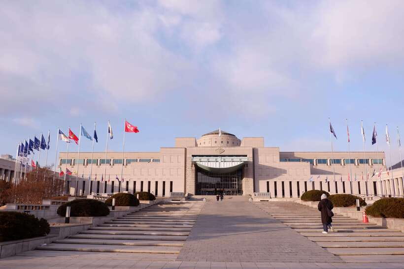 Seoul: War Memorial, Jogyesa Temple & Tapgol Park Tour - National Museum of Korean Contemporary History: the timeline you can walk through