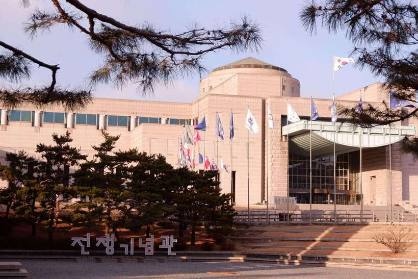 Seoul: War Memorial, Jogyesa Temple & Tapgol Park Tour - What to know before you go: rain, shoes, and no hanbok