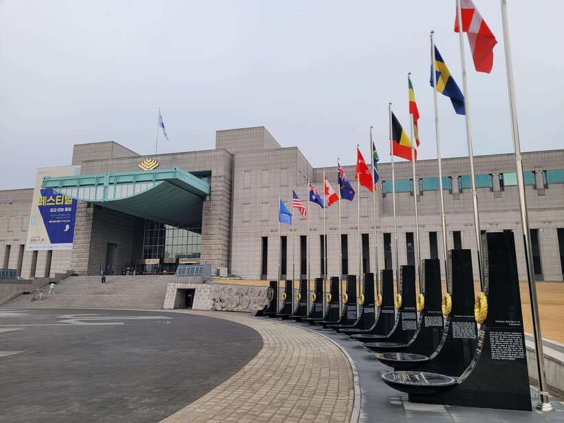 Seoul: War Memorial of Korea Private Guided Museum Tour - The core experience: Korean War Room I–III with a guide built for context
