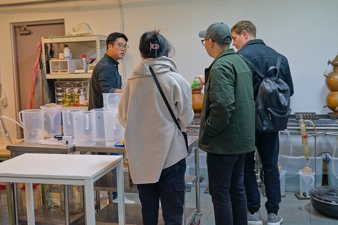 Soju Tasting at Distillery - story of 3 pigs - Sam Lee’s hosting style: friendly talk, patient answers, real conversation