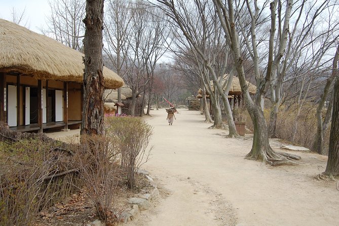 Suwon Hwaseong Fortress and Korean Folk Village Day Tour from Seoul - Guide quality and group size: how to get the most learning