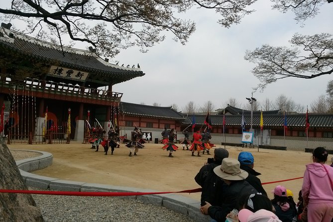 Suwon Hwaseong Fortress and Korean Folk Village Day Tour from Seoul - Comfort, timing, and what to pack for an 8-hour history day