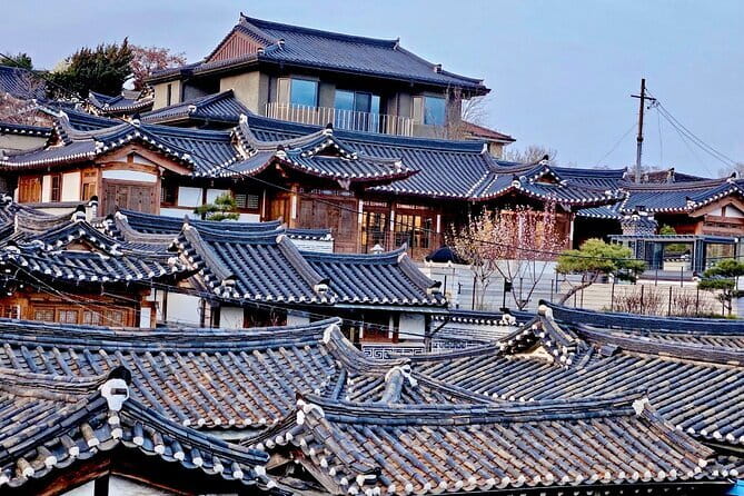 Tour Seoul’s oldest district with a storyteller from Bukchon - Why Bukchon Storytelling Beats a Standard Hanok Stroll