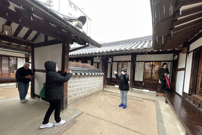 Tour Seoul’s oldest district with a storyteller from Bukchon - Samcheongdong / Bukchon: Feng Shui, Power, and a Capital Chosen on Purpose