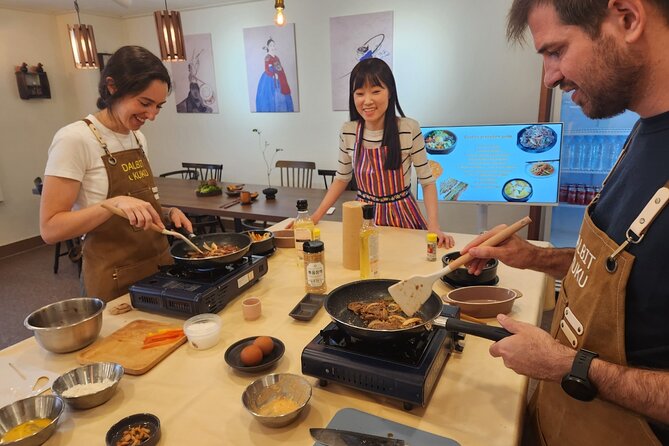 Traditional Korean 6-Dish Cooking Class + Hidden Alley Tour Seoul - Lunch like a Korean family table