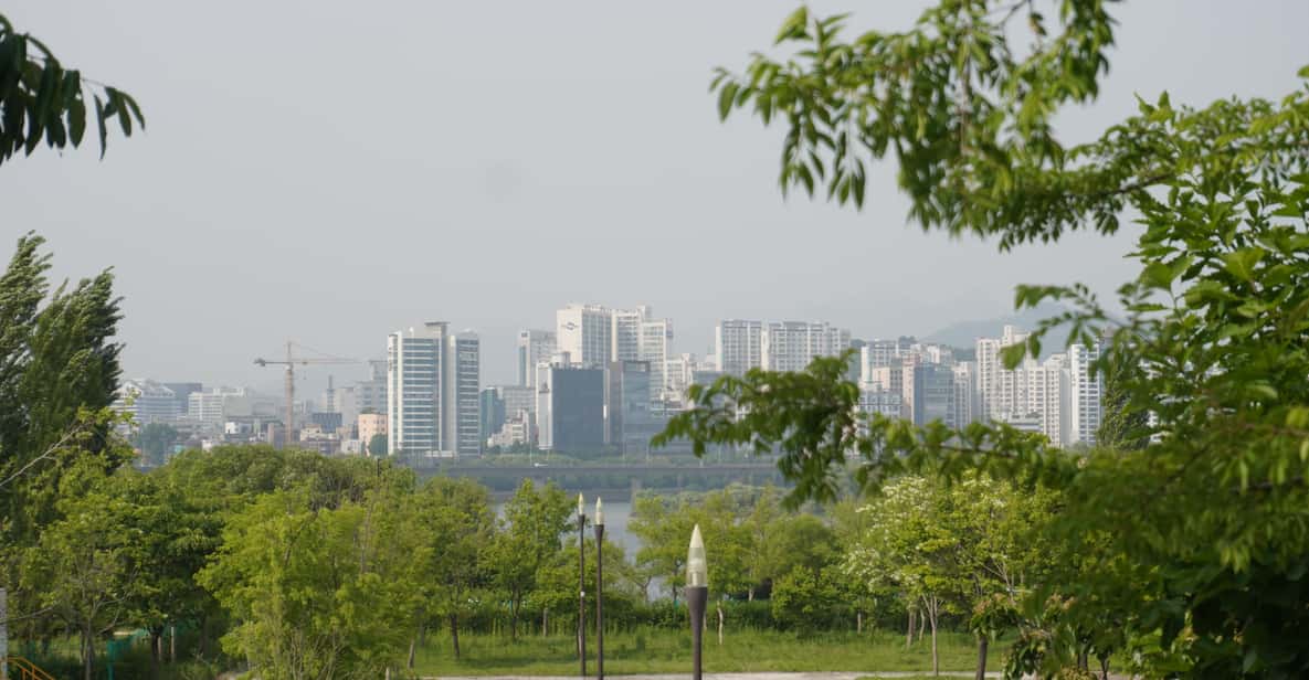 Unique Native Experience : Han River Picnic, Board game, BBQ - Why a Han River picnic feels like Seoul culture, not a tourist show