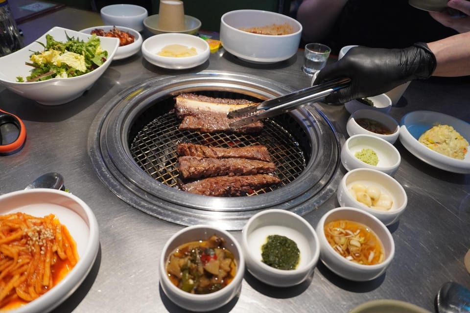 Unique Native Experience : Han River Picnic, Board game, BBQ - The kimbab picnic and Yutnori game: a friendly way to connect