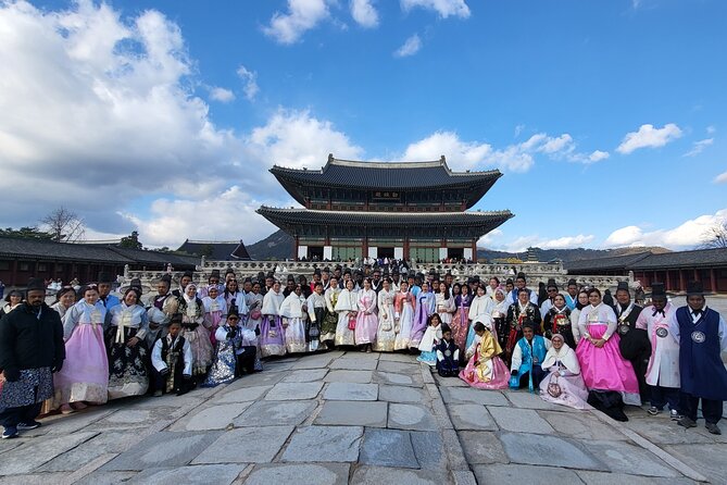 Walking Tour with Gyeongbokgung Palace, Bukchon, Insadong - Gyeongbokgung Palace: the photo stop that actually teaches