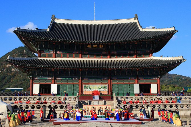 Walking Tour with Gyeongbokgung Palace, Bukchon, Insadong - Insadong in the afternoon: shops, lunch choices, and tea-house time