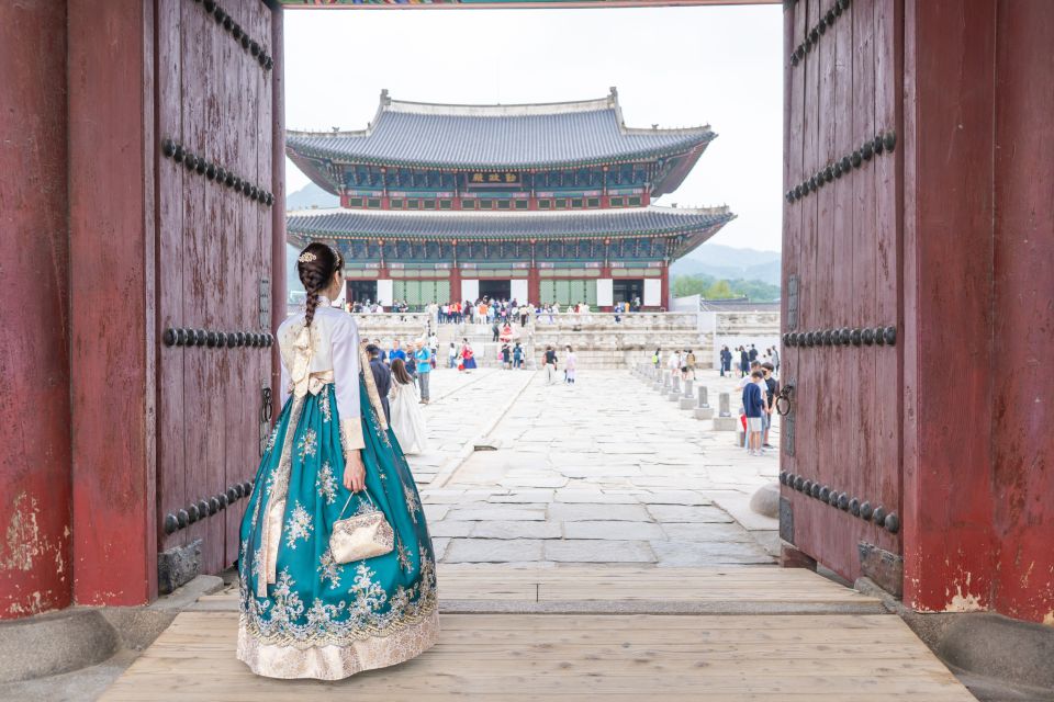 Your Personal Seoul Photographer! - Starting at Anguk Station: a meetup that keeps things easy